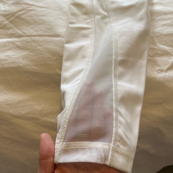 Lululemon White Leggings Train Times 7/8 Pant Size 6 with small hole - Picture 12 of 16